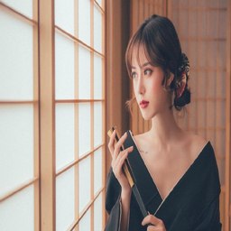 探索女兵双乳丰满之美：健康与力量的融合